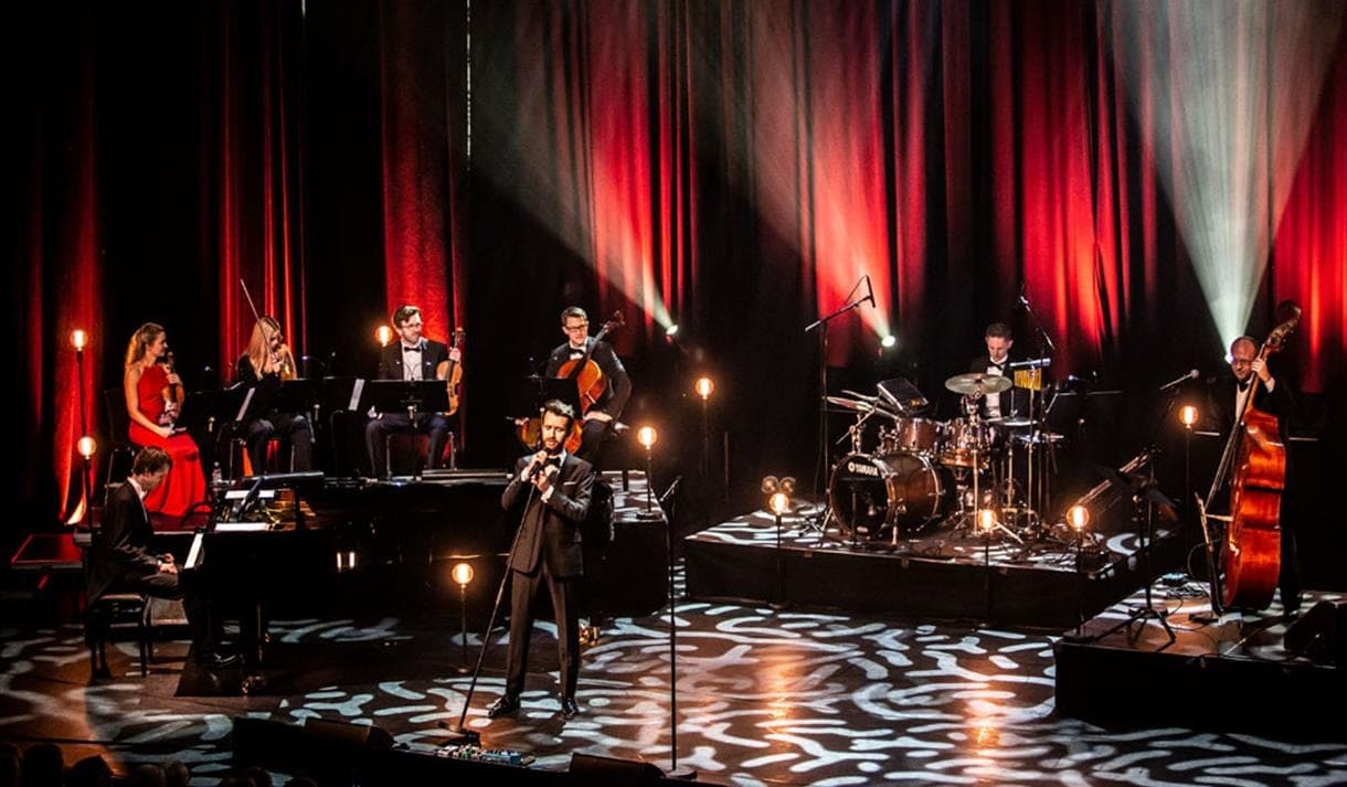 Scenekunst og konserter ved elva